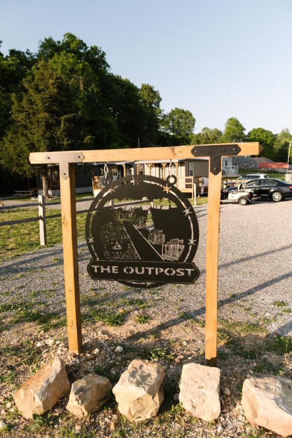 The Outpost 호텔 Grand Rivers 외부 사진